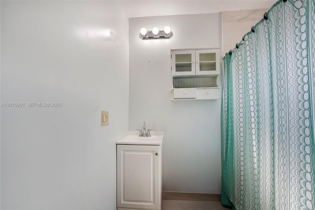 1735 SW 15th St, Miami, FL 33145