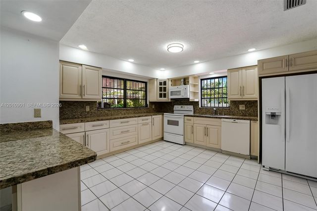 1735 SW 15th St, Miami, FL 33145