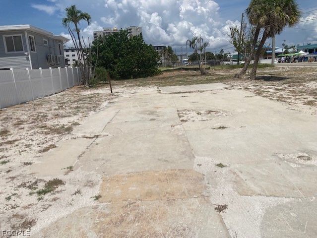 81 Mango ST, Fort Myers Beach, FL 33931