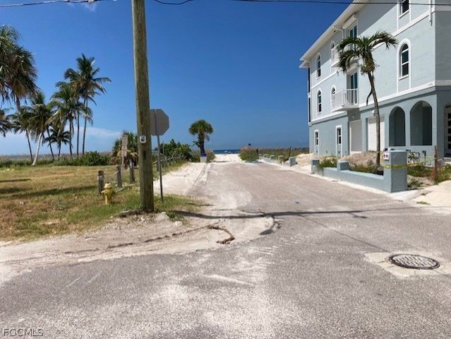 81 Mango ST, Fort Myers Beach, FL 33931