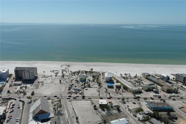 81 Mango ST, Fort Myers Beach, FL 33931