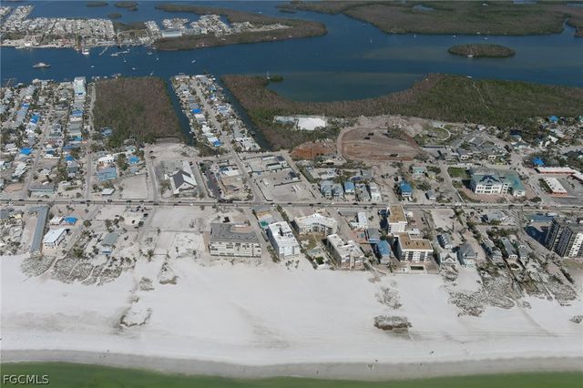 81 Mango ST, Fort Myers Beach, FL 33931