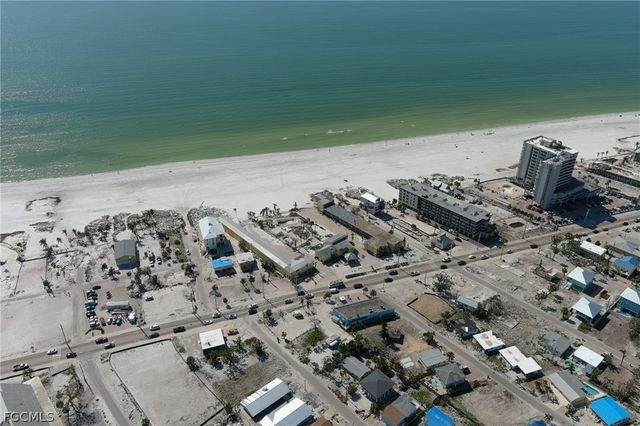 81 Mango ST, Fort Myers Beach, FL 33931