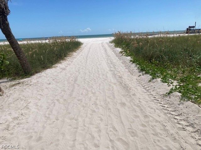 81 Mango ST, Fort Myers Beach, FL 33931