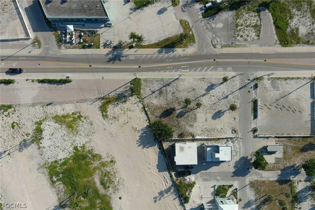 81 Mango ST, Fort Myers Beach, FL 33931