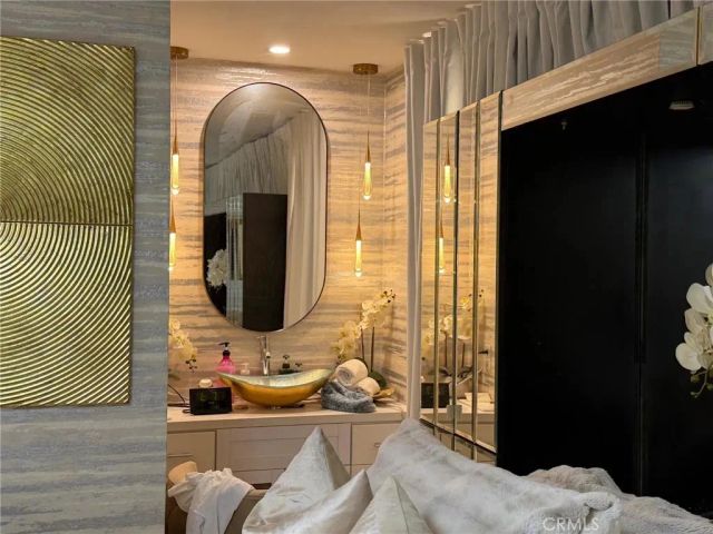 309 Burlington, Santa Ana, CA 92704