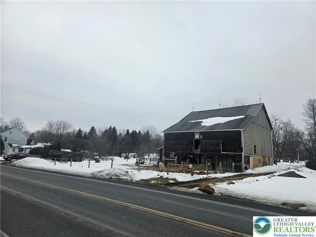 4586 West Mountain View Drive, Lehigh Twp, PA 18088