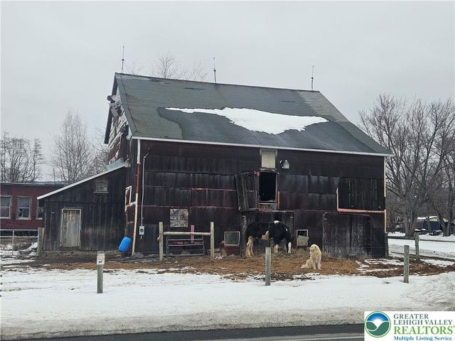 4586 West Mountain View Drive, Lehigh Twp, PA 18088