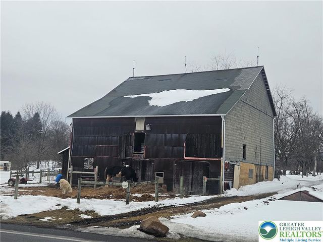 4586 West Mountain View Drive, Lehigh Twp, PA 18088