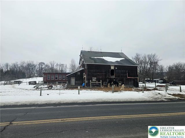 4586 West Mountain View Drive, Lehigh Twp, PA 18088