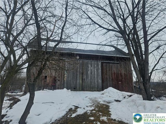 4586 West Mountain View Drive, Lehigh Twp, PA 18088