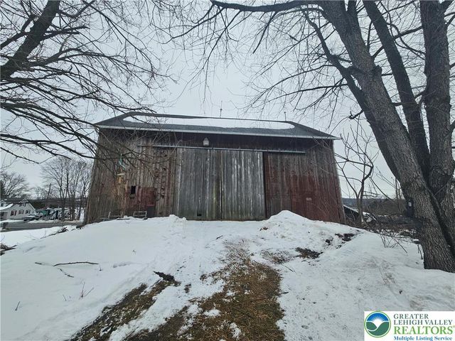 4586 West Mountain View Drive, Lehigh Twp, PA 18088