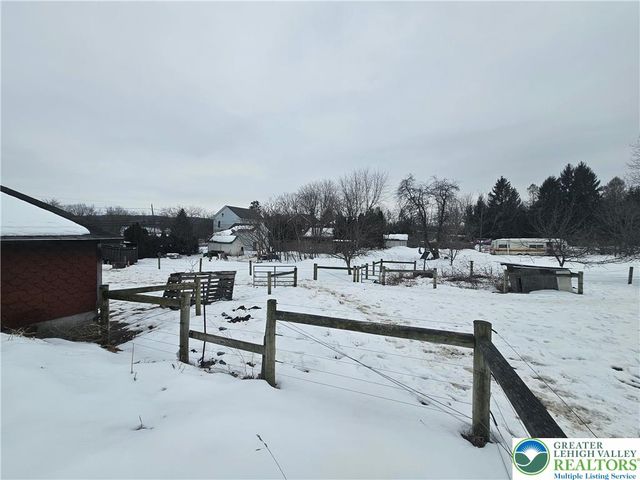 4586 West Mountain View Drive, Lehigh Twp, PA 18088