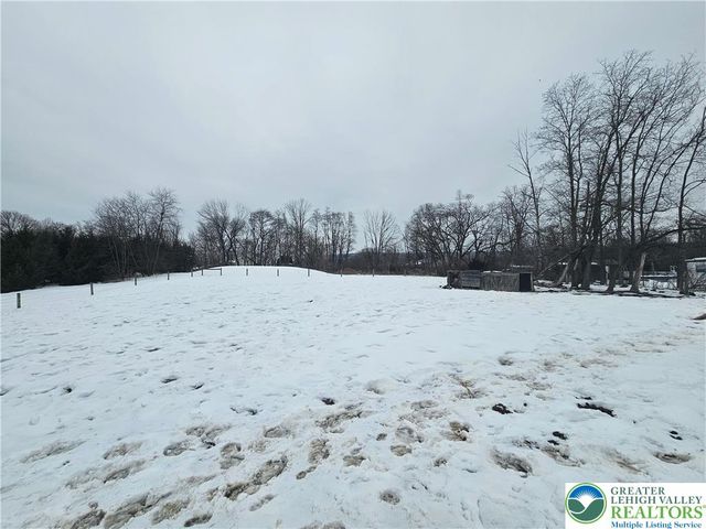 4586 West Mountain View Drive, Lehigh Twp, PA 18088