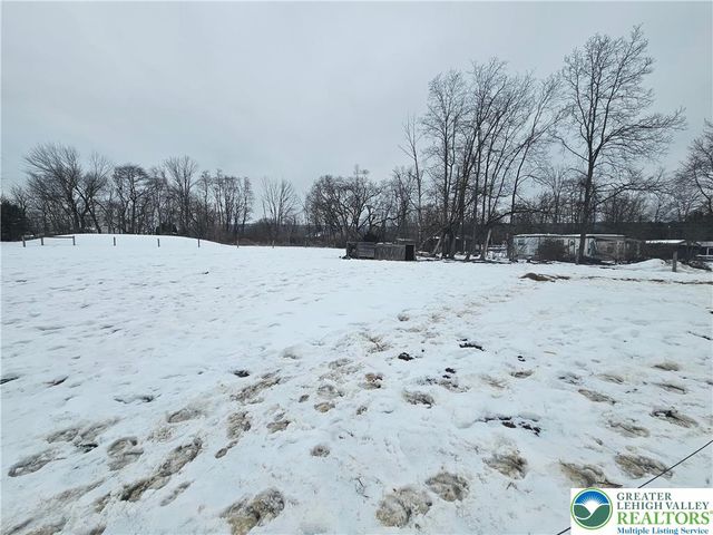 4586 West Mountain View Drive, Lehigh Twp, PA 18088