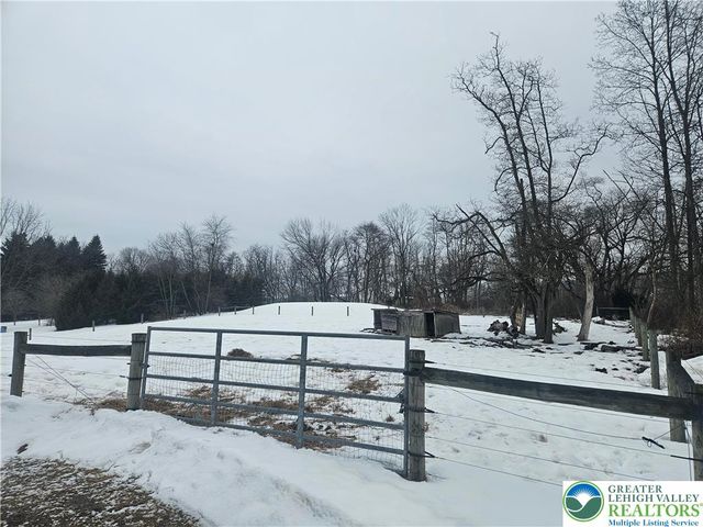 4586 West Mountain View Drive, Lehigh Twp, PA 18088