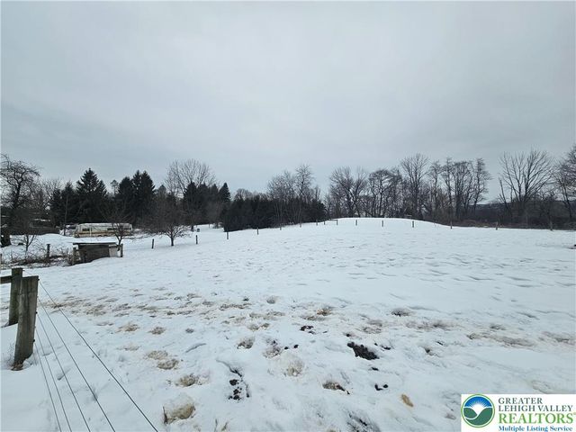 4586 West Mountain View Drive, Lehigh Twp, PA 18088