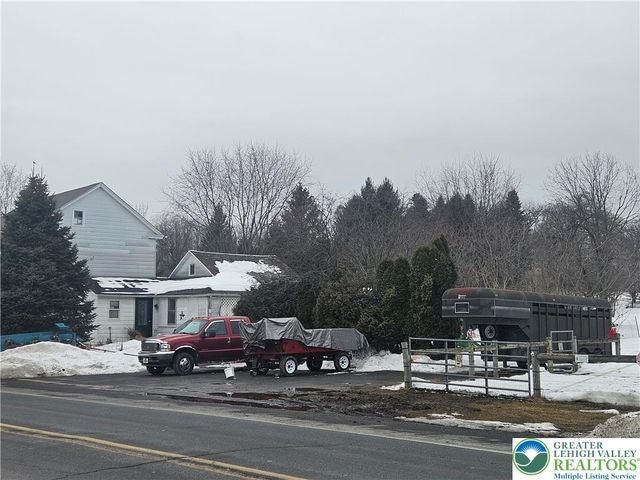 4586 West Mountain View Drive, Lehigh Twp, PA 18088