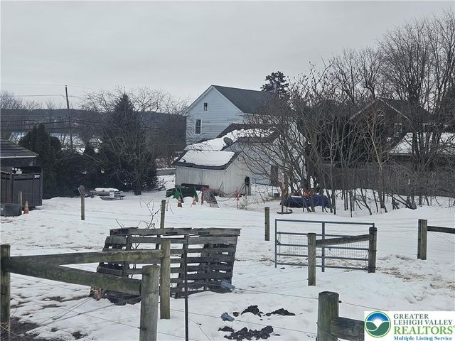 4586 West Mountain View Drive, Lehigh Twp, PA 18088