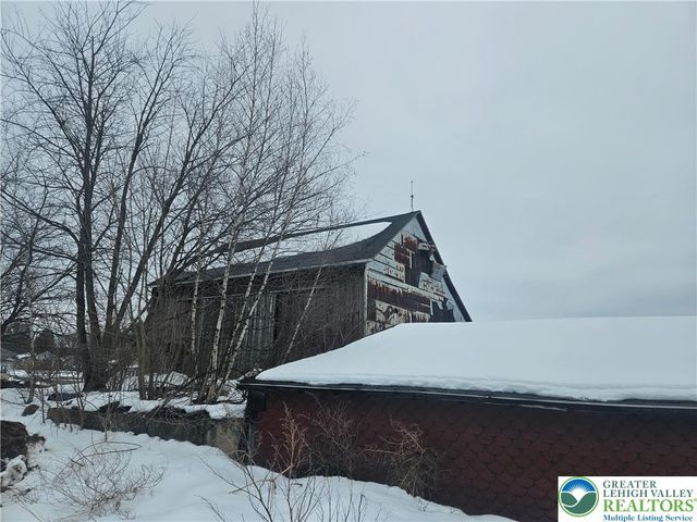 4586 West Mountain View Drive, Lehigh Twp, PA 18088