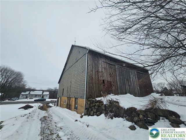 4586 West Mountain View Drive, Lehigh Twp, PA 18088