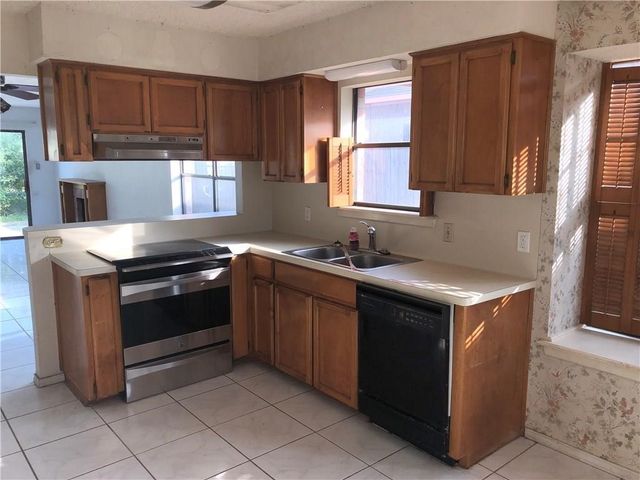 2230 Bird Island Dr, Corpus Christi, TX 78418