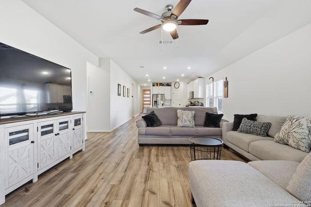 1308 Lydian Broom, San Antonio, TX 78245