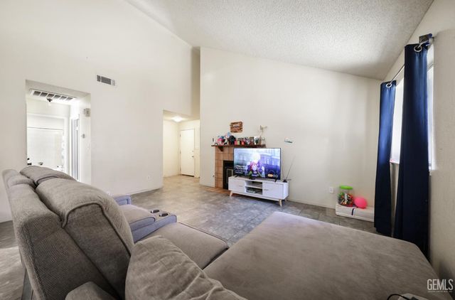 3801 Cypress Glen Boulevard, Bakersfield, CA 93309