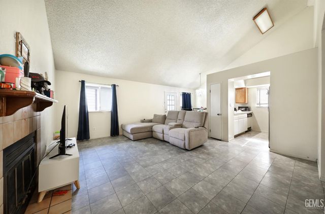 3801 Cypress Glen Boulevard, Bakersfield, CA 93309