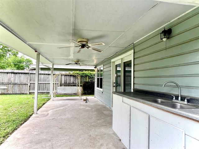 1925 14th Avenue N, Texas City, TX 77590