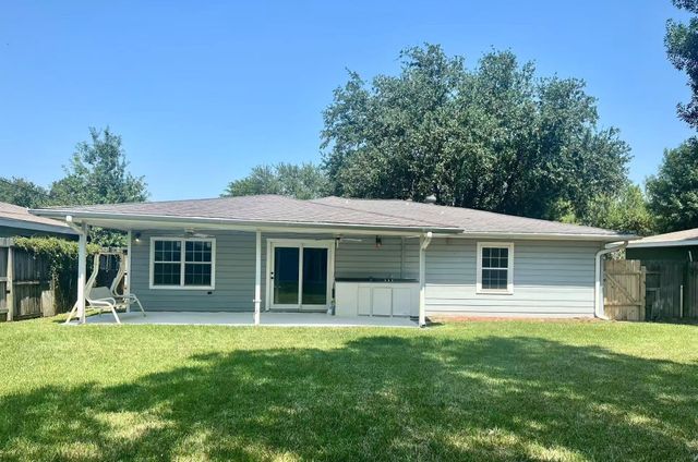 1925 14th Avenue N, Texas City, TX 77590