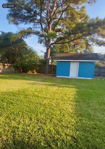 1925 14th Avenue N, Texas City, TX 77590