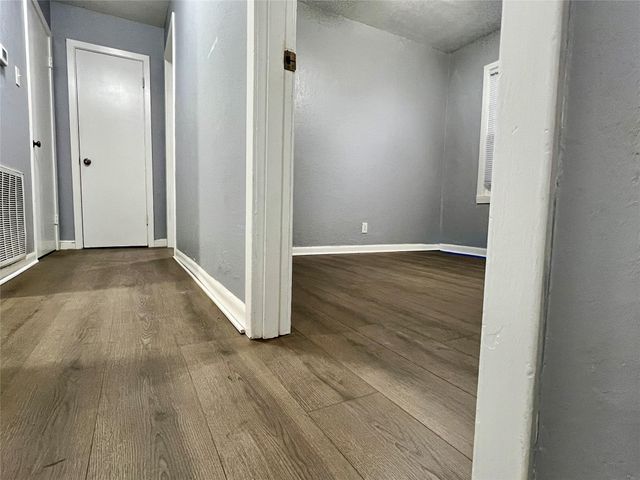 1925 14th Avenue N, Texas City, TX 77590