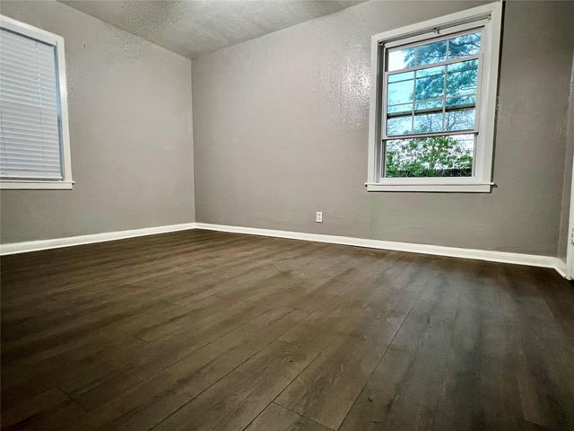 1925 14th Avenue N, Texas City, TX 77590