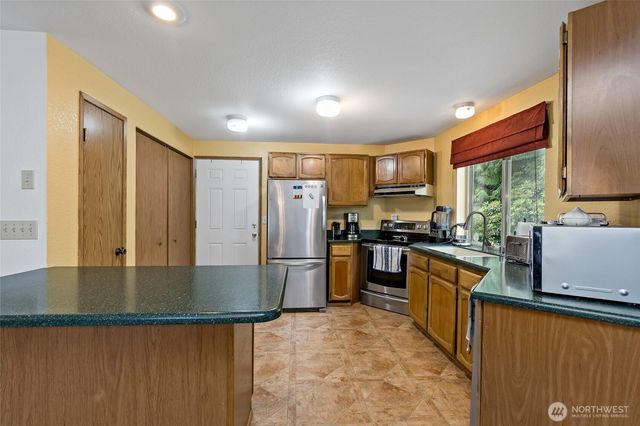 8613 158th Street Ct E, Puyallup, WA 98375
