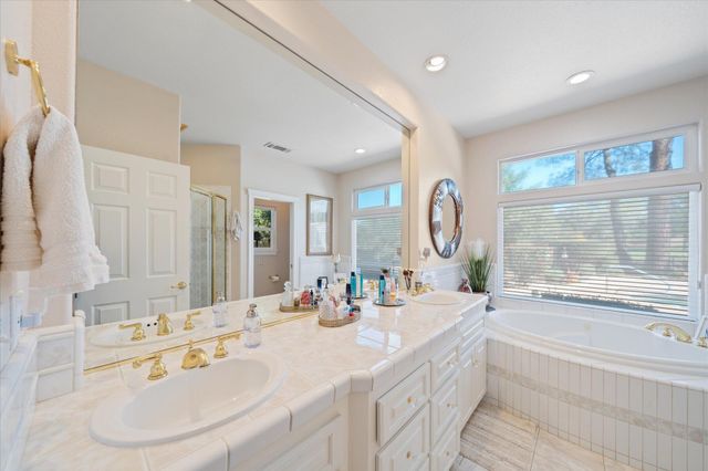 1495 Spanish Bay Drive, Redding, CA 96003