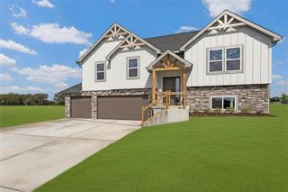 132 SE Nelson Drive, Blue Springs, MO 64014