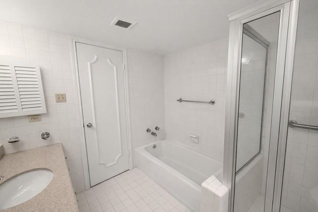 5050 Ambassador Way 111, Houston, TX 77056