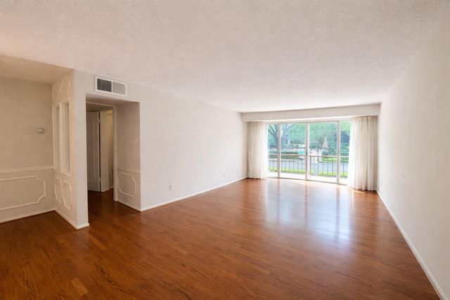5050 Ambassador Way 111, Houston, TX 77056