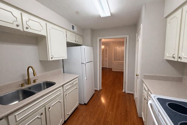 5050 Ambassador Way 111, Houston, TX 77056