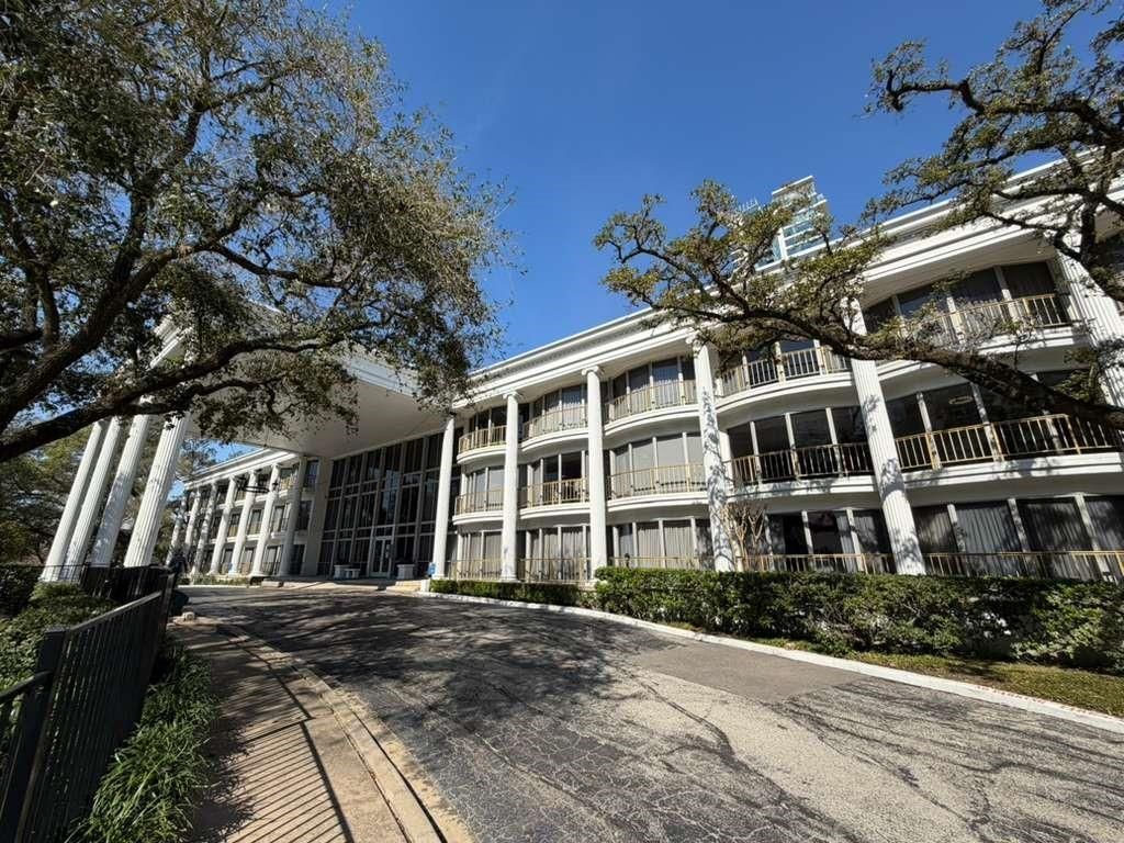 5050 Ambassador Way 111, Houston, TX 77056