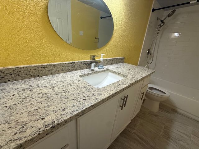 3240 Lombardy Lane 108, Dallas, TX 75220
