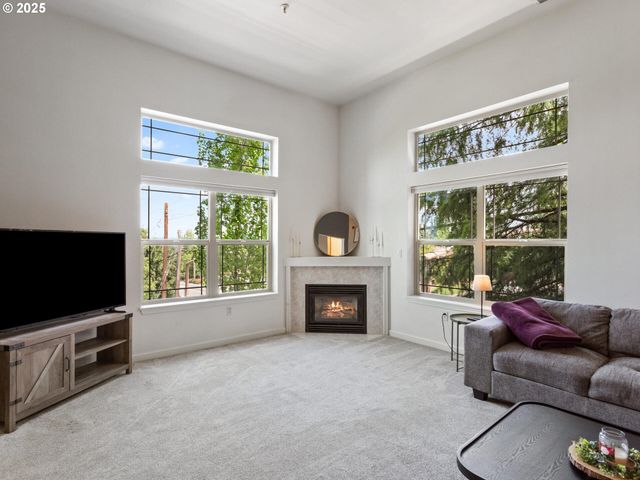 12130 Ne FREMONT St 4, Portland, OR 97220