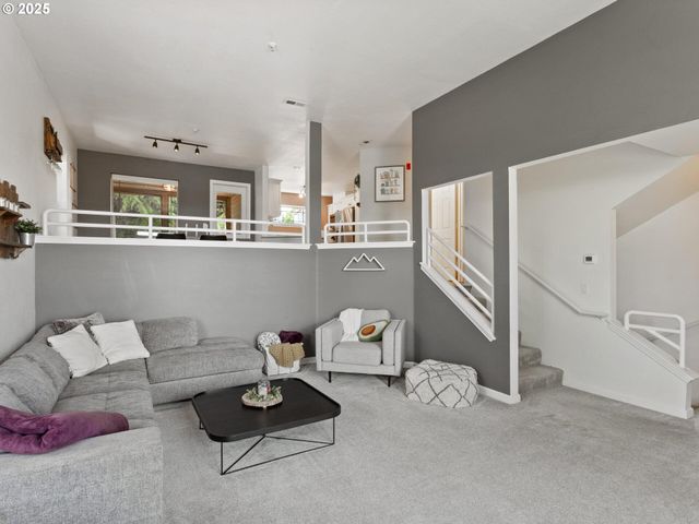 12130 Ne FREMONT St 4, Portland, OR 97220