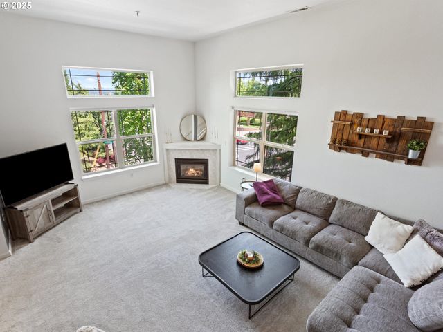 12130 Ne FREMONT St 4, Portland, OR 97220