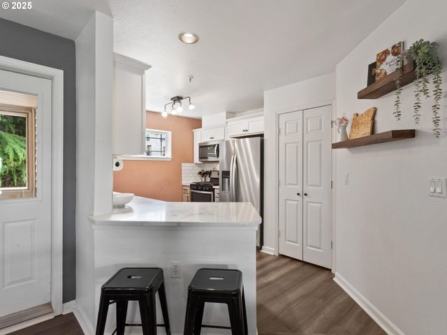 12130 Ne FREMONT St 4, Portland, OR 97220