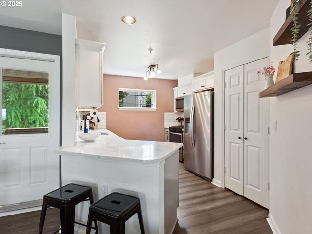 12130 Ne FREMONT St 4, Portland, OR 97220