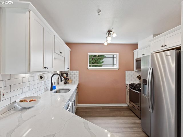 12130 Ne FREMONT St 4, Portland, OR 97220