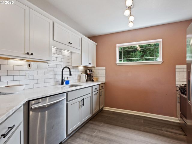 12130 Ne FREMONT St 4, Portland, OR 97220