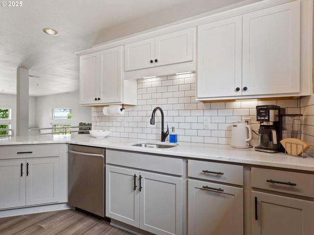 12130 Ne FREMONT St 4, Portland, OR 97220